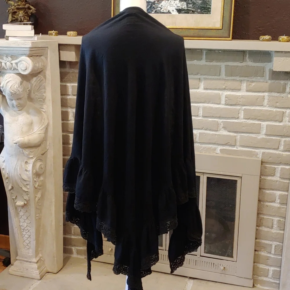 Vintage Ruffled Triangle Shawl - Picture 3 of 4